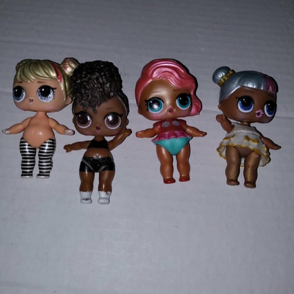 4 LOL Surprise dolls